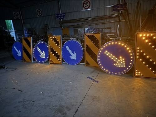 襄阳襄阳河南太阳能自发光交通路标牌厂家